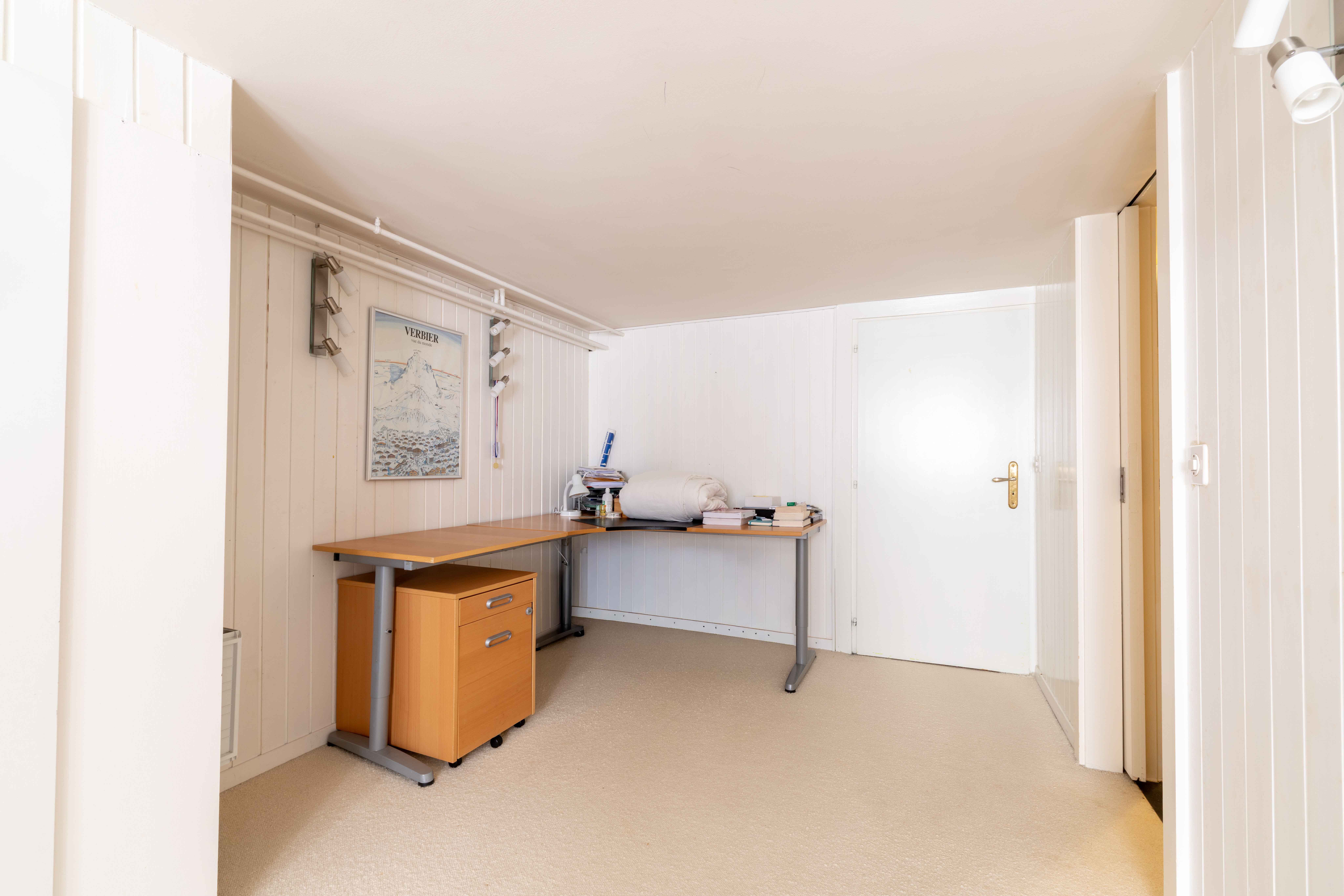 Office / Bedroom 5